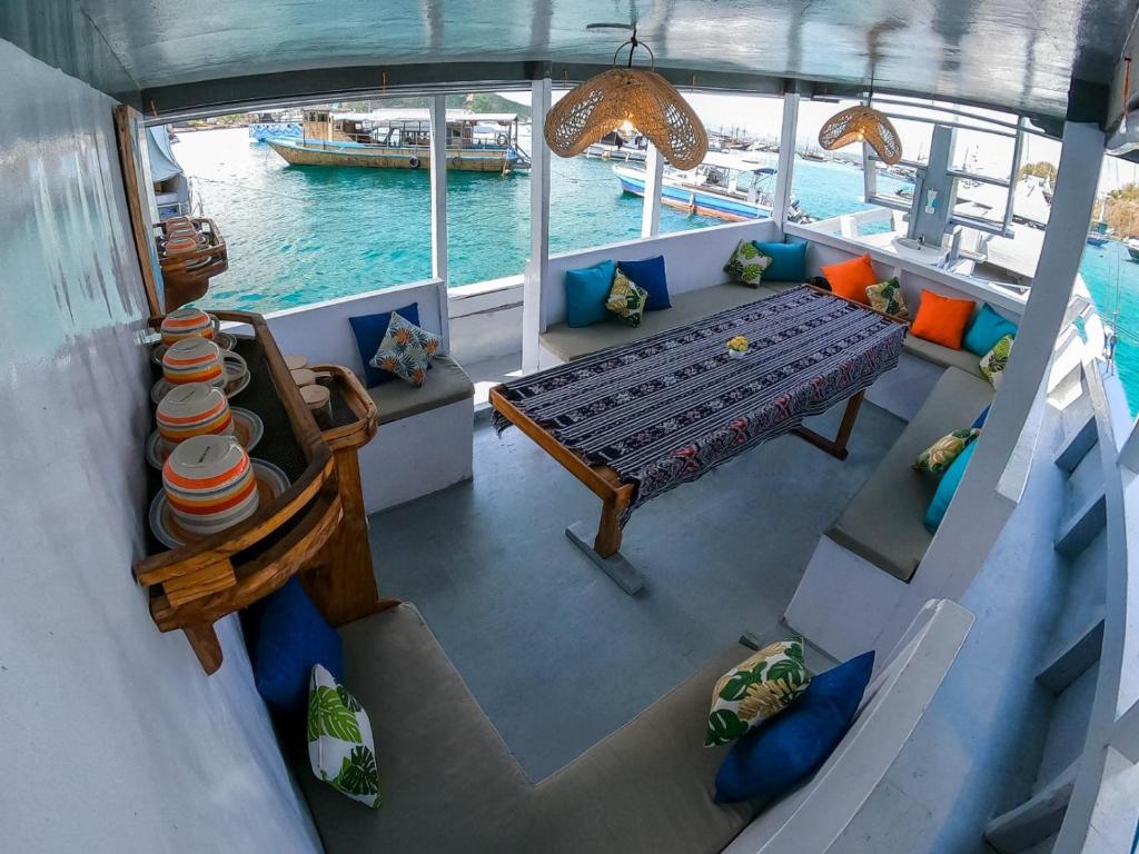 an overhead view of the back of a boat with a bench at Trip komodo in Labuan Bajo