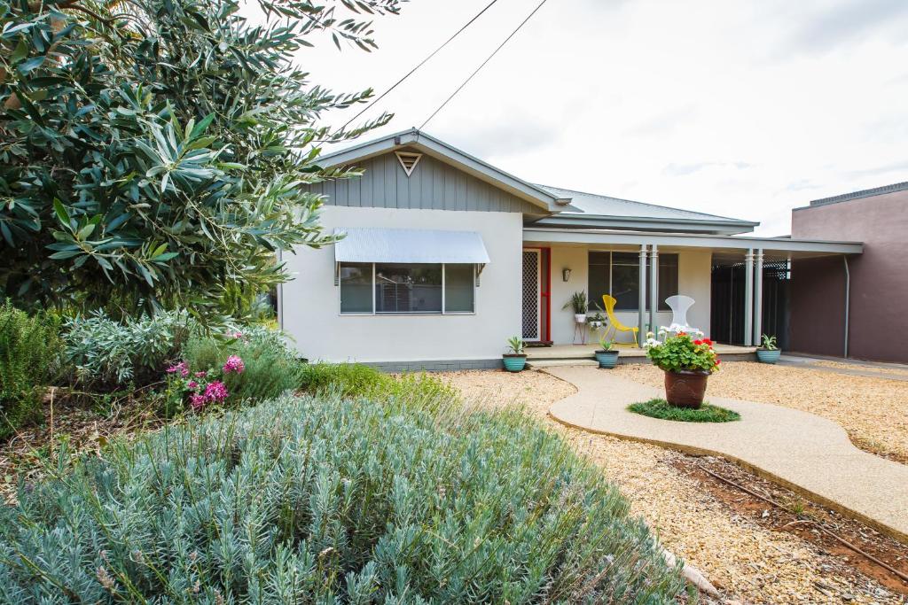 Indulge Homes - 77 Olive - Three-Bedroom House