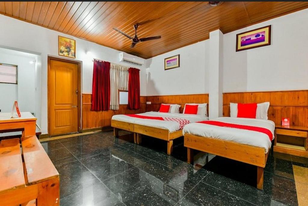 Oval Retreat Resort tesisinde bir odada yatak veya yataklar