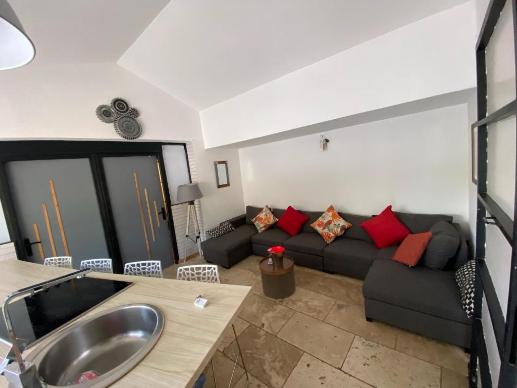 a living room with a couch and a sink at Villa Mas de la Mer in La Ciotat