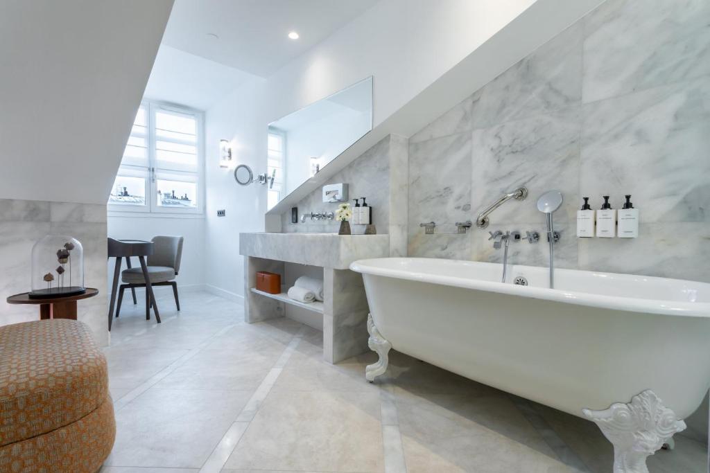 InterContinental Paris Champs Elysées Etoile by IHG - Resim 11