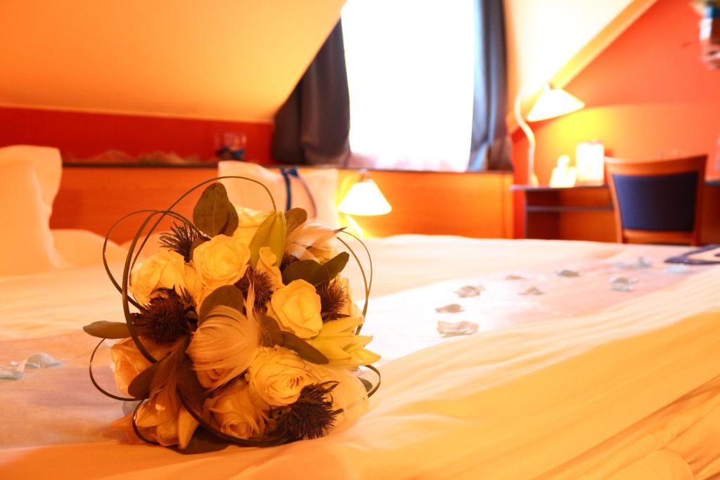 Postel nebo postele na pokoji v ubytování Hotel U Milína