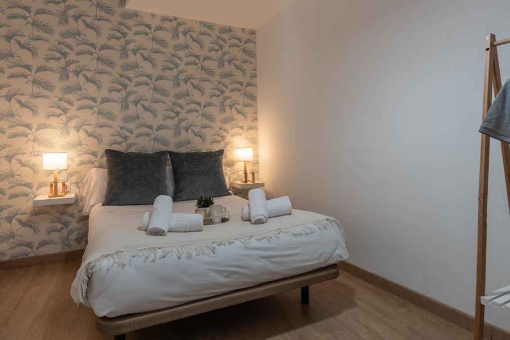A bed or beds in a room at tuGuest Gran Via 42