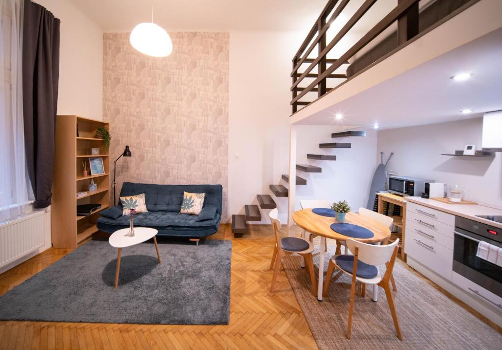 Free parking Broadway Budapest Residence - AC, 2people, Fast wifi, Smart TV 1065 Budapest, Nagymező utca 14. 1st floor, door number 9. kép - 1