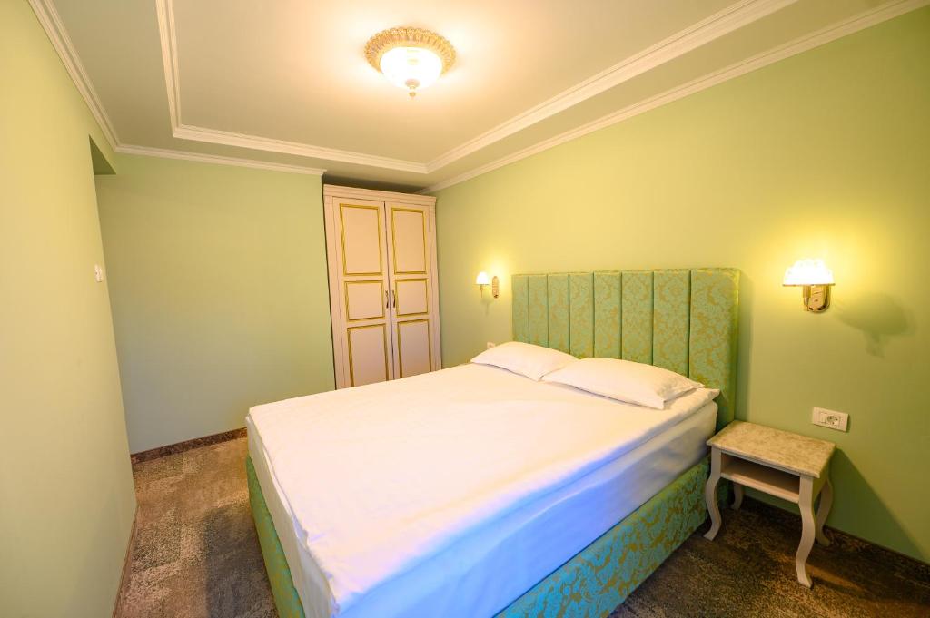 Postel nebo postele na pokoji v ubytování Hotel Iris-Mimoza