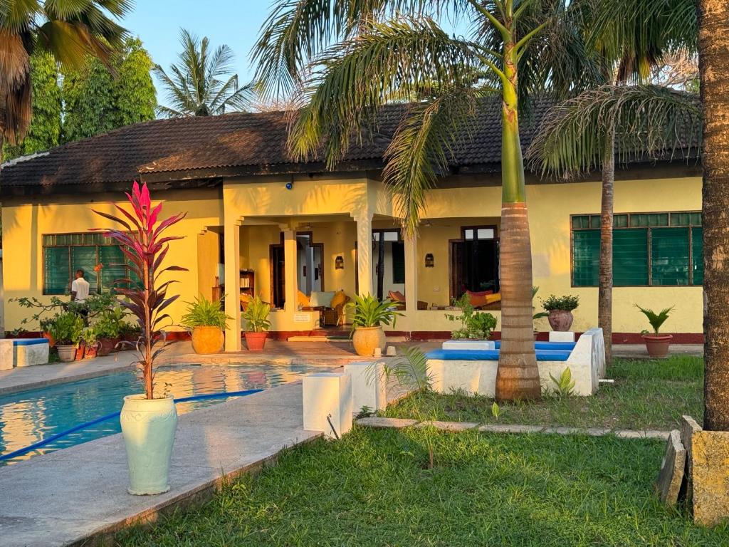 Bazén v ubytování Sawa Sawa Beach House nebo v jeho okolí