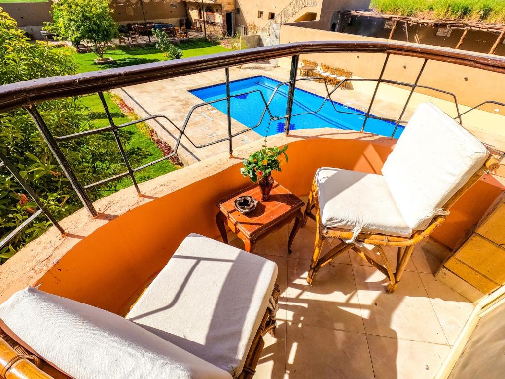 New Memnon Hotel - 16