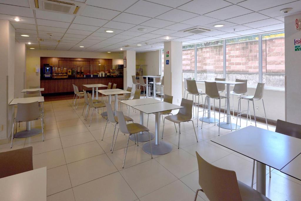 Un restaurante o sitio para comer en City Express by Marriott Puebla FINSA