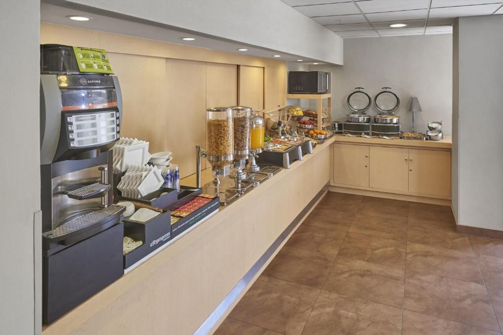 Una cocina o zona de cocina en City Express by Marriott Puebla FINSA