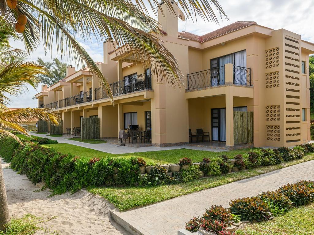 San Martinho Beach Club - Four Bedroom Apartment With Patio