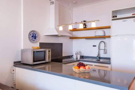 Kuchyň nebo kuchyňský kout v ubytování Bonito apartamento con preciosas vistas y piscina