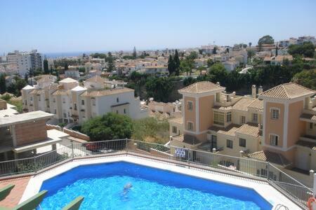 Swimmingpoolen hos eller tæt på Amplio apartamento con piscina cerca de la playa