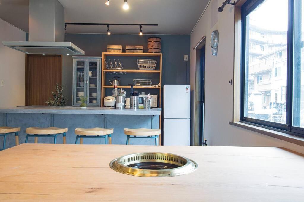 Una cocina o kitchenette en 焼肉台付き &箱根仙石原を大勢で遊びたい &癒されたい