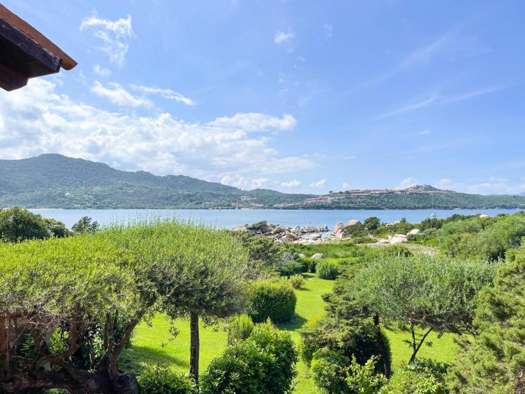 a view of the lake from the house at Appartamenti sul mare in Santa Marinella