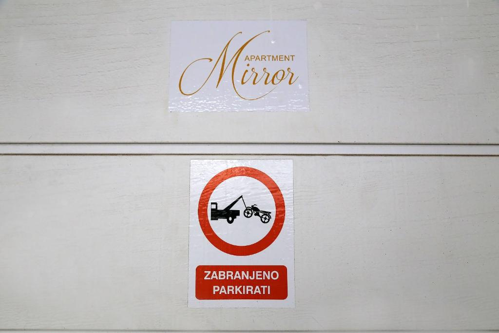Certifikát, hodnocení, plakát nebo jiný dokument vystavený v ubytování MIRROR apartment