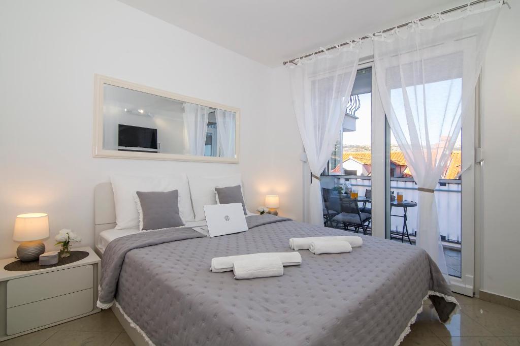 MIRROR apartment