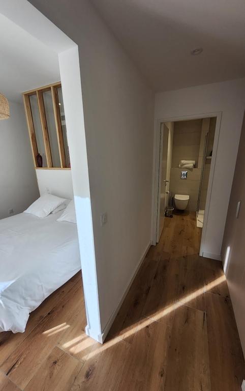 Postel nebo postele na pokoji v ubytování Le Royal Hôtel Restaurant