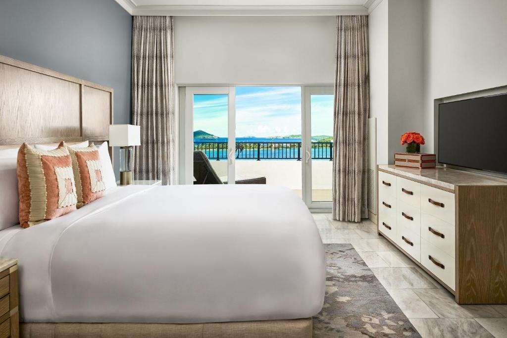 Postel nebo postele na pokoji v ubytování The Ritz-Carlton St. Thomas