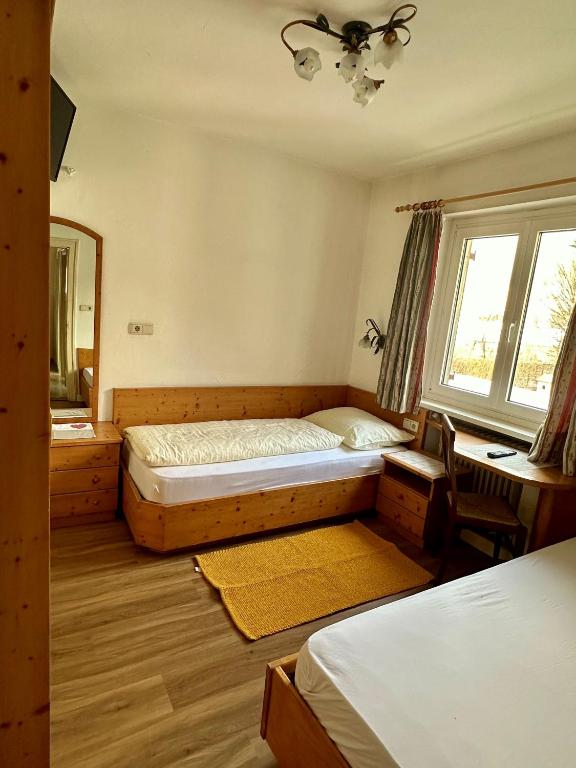 Łóżko lub łóżka w pokoju w obiekcie Gasthof Residence Brugghof & Erlhof