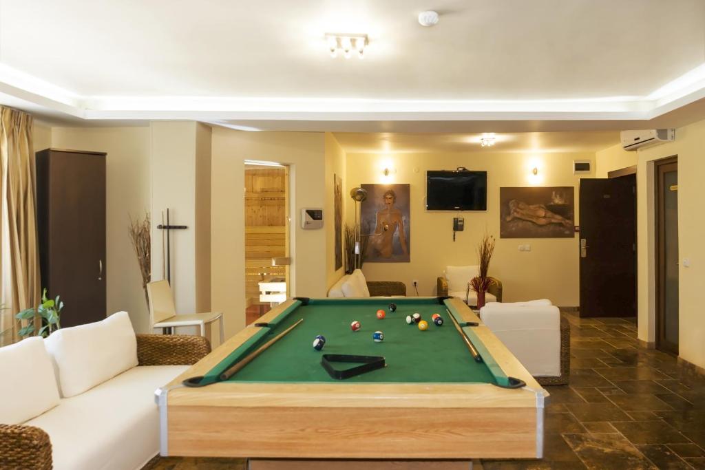 a living room with a pool table at Hotel Grand in Eforie Nord