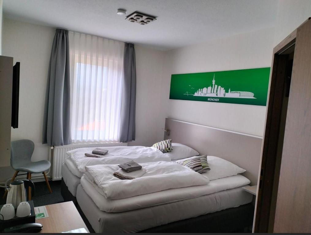 Postel nebo postele na pokoji v ubytování Hotel Silbertanne