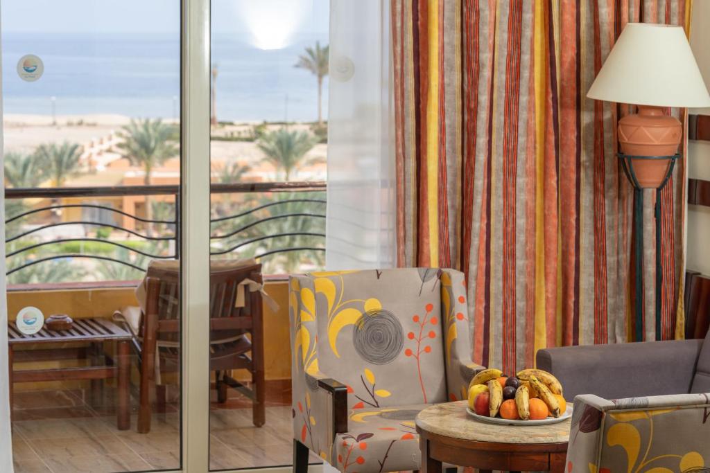 Posezení v ubytování Malikia Resort Abu Dabbab