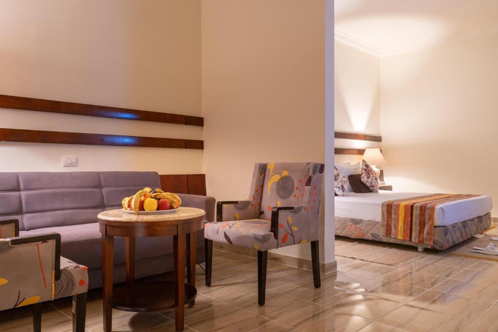 Posezení v ubytování Malikia Resort Abu Dabbab
