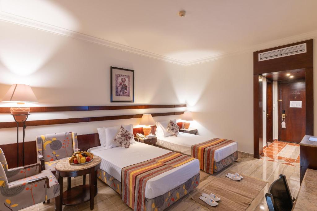 Postel nebo postele na pokoji v ubytování Malikia Resort Abu Dabbab
