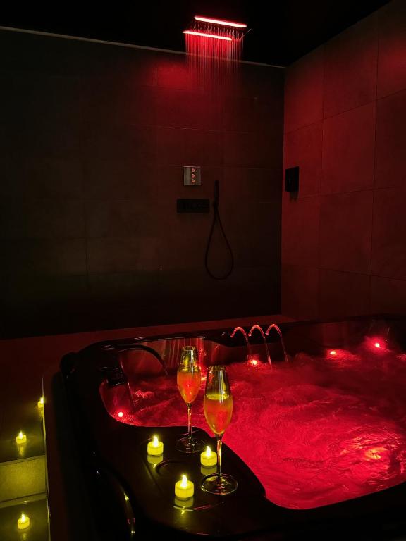 a red bath tub with two glasses of wine at Les secrets d&#39;Eros - DAX in Dax