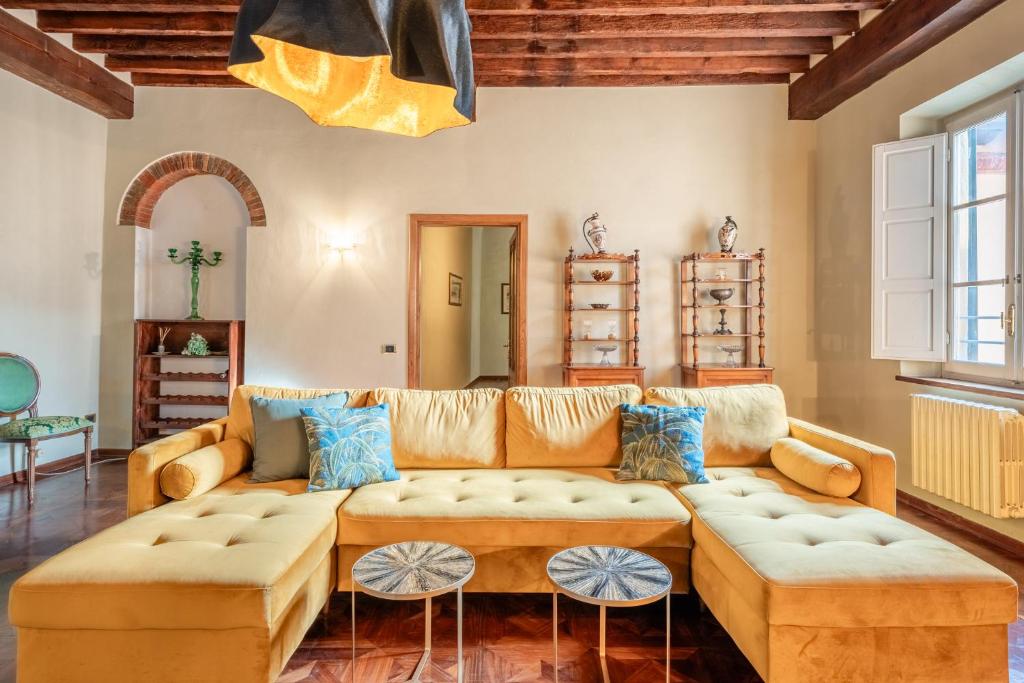 a living room with a couch and a table at Busdraghi Luxury Apartment in Lucca
