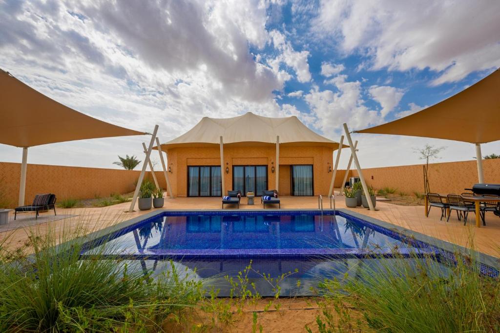 A piscina em ou perto de Al Badayer Retreat by Sharjah Collection