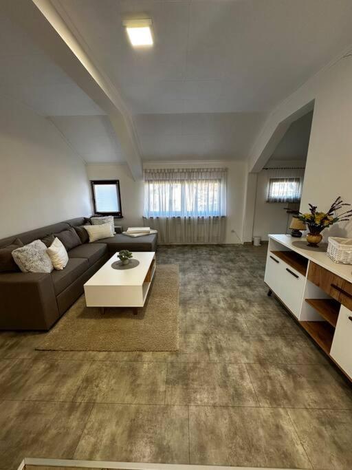 a living room with a couch and a table at Milincic‘s 2 Zimmerwohnung in Banja Luka