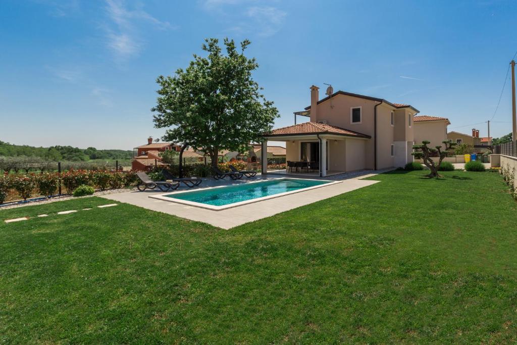 Kolam renang di atau dekat dengan Beautiful villa Stefany with pool in Porec
