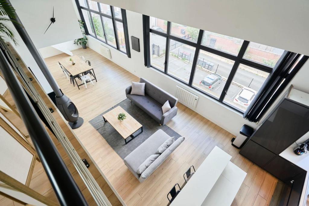 an overhead view of a living room with a couch and a table at Loft en duplex atypique 4ch + parking in Tourcoing