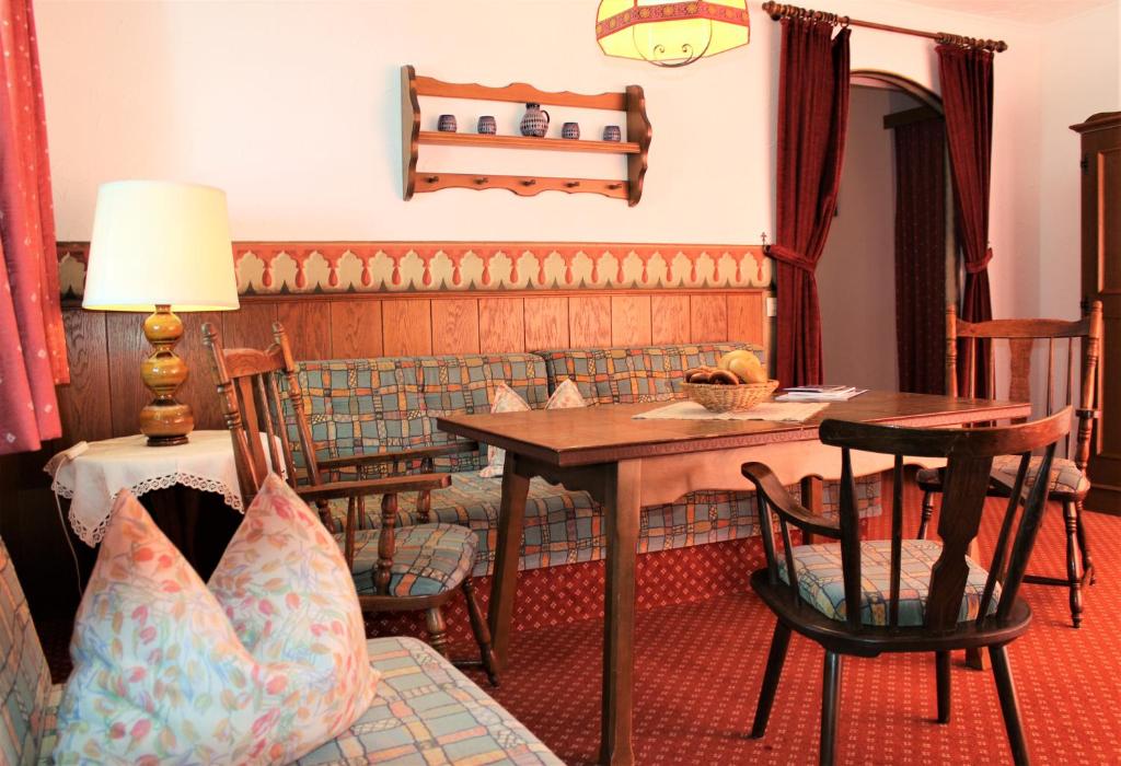 Schneck Apartments - Two-Bedroom Apartment