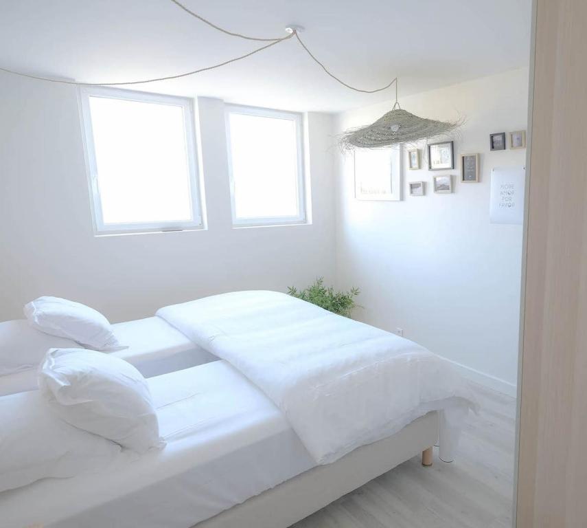 Llit o llits en una habitaci&oacute; de Superbe villa premiere ligne Ocean Acces prive a la plage