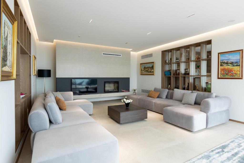 The Luxury Villa - Image 4