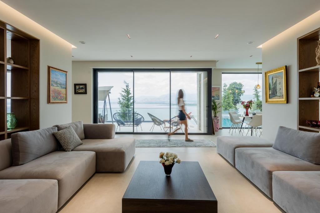 The Luxury Villa - Image 6