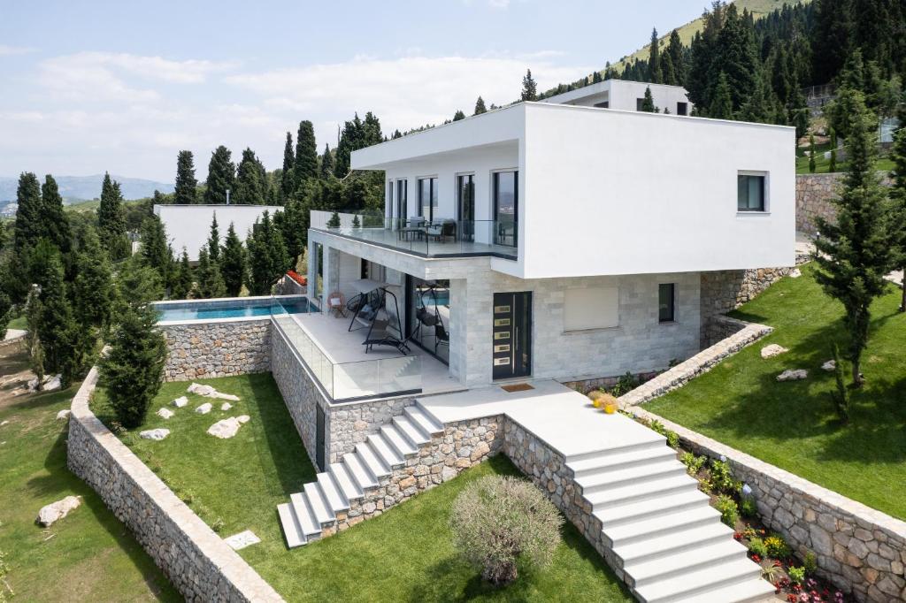 The Luxury Villa - Image 7