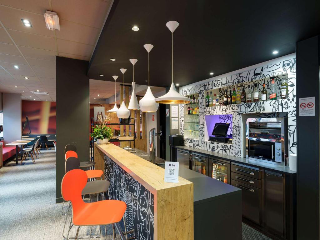 Lounge nebo bar v ubytování ibis Saint Quentin Basilique