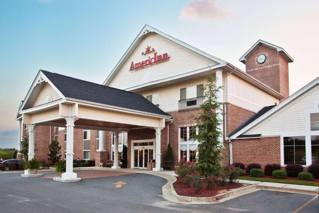 a hotel with a sign on the front of it at AmericInn by Wyndham Vidalia in Vidalia