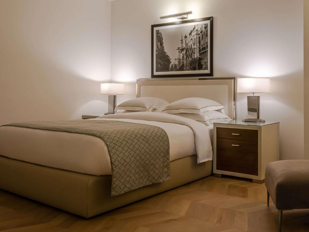 Postel nebo postele na pokoji v ubytování Mövenpick Hotel Beirut