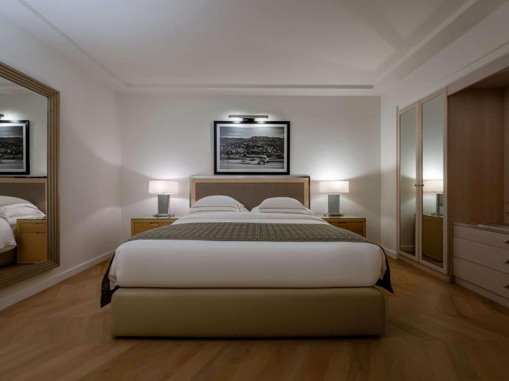 Postel nebo postele na pokoji v ubytování Mövenpick Hotel Beirut