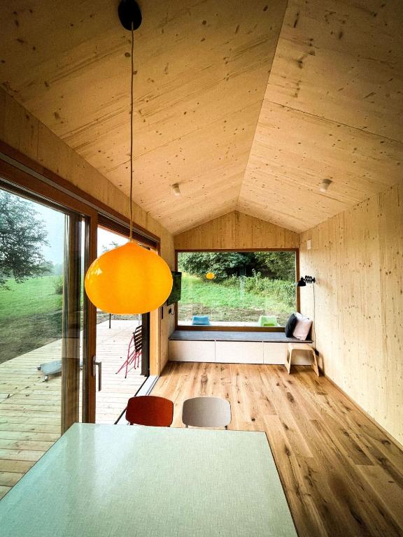 Fotografie z fotogalerie ubytování Die Klingerei - Tiny House Wiese v destinaci Pettighofen