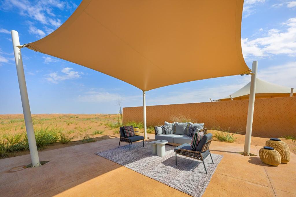 Uma área de estar em Al Badayer Retreat by Sharjah Collection