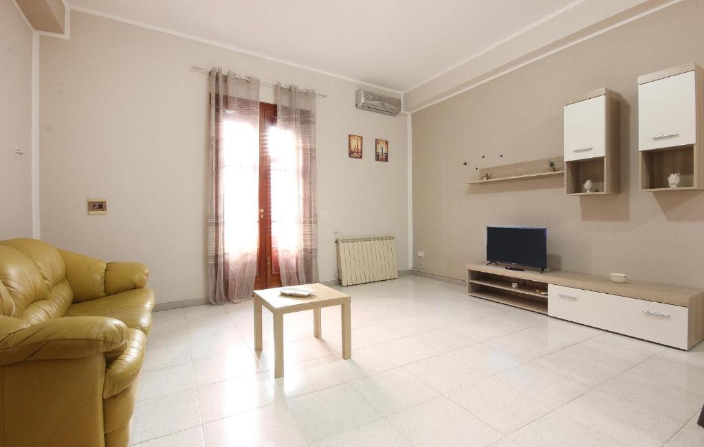Televisyen dan/atau pusat hiburan di 3 Bedroom Stunning Home In Menfi