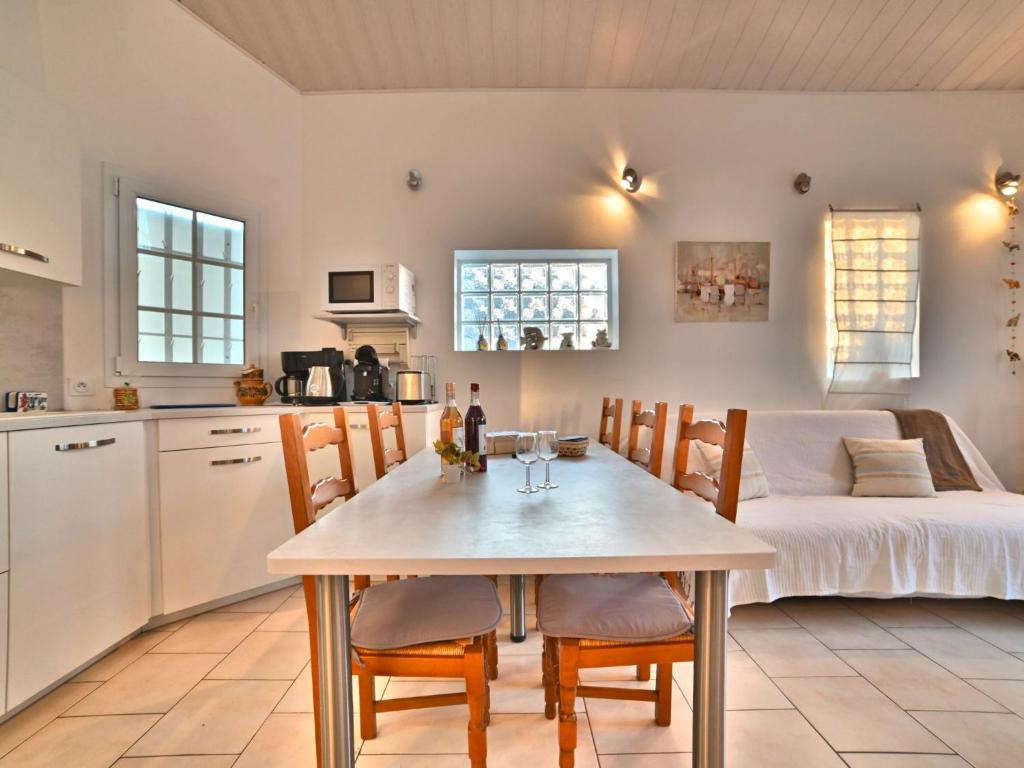Kuchyň nebo kuchyňský kout v ubytování Holiday Home Douce Alouette by Interhome