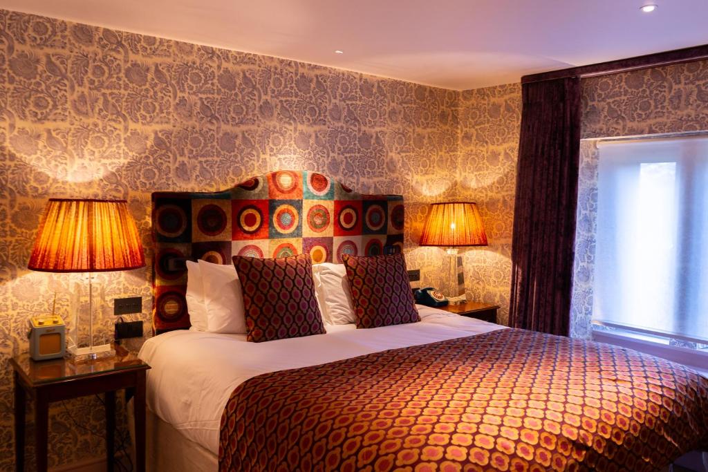 Mews Marvelous Room