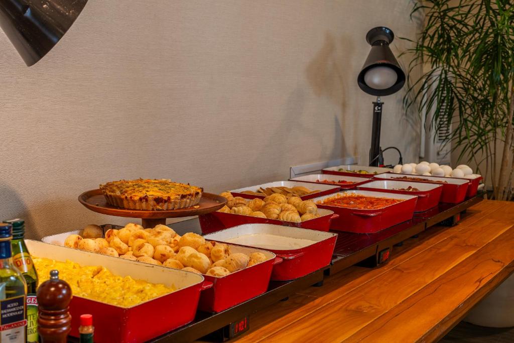 Comida no hotel ou em algum lugar perto