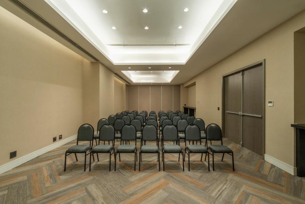 Área de negócios e/ou sala de conferências em Lifestyle Laghetto Collection
